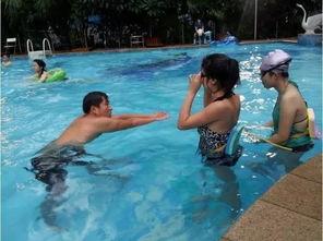 女成人游泳纸尿裤视频