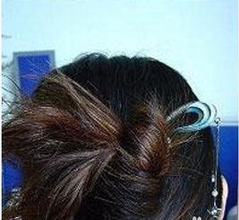 成人编发发簪盘发视频,跟随发簪盘发视频，轻松打造优雅成人发型