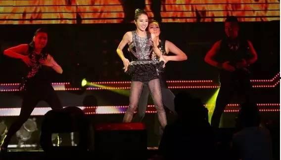 周口成人走秀视频播放,时尚与活力的完美演绎  第2张