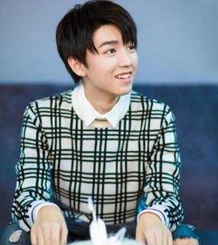 18岁成人男生主持视频,18岁少年蜕变主持风采  第2张