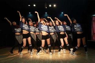 集宁成人爵士舞视频,动感节奏下的优雅律动  第2张